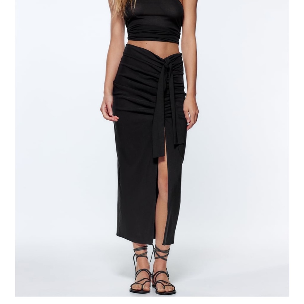 Zara black skirt. Size XL. New with tags